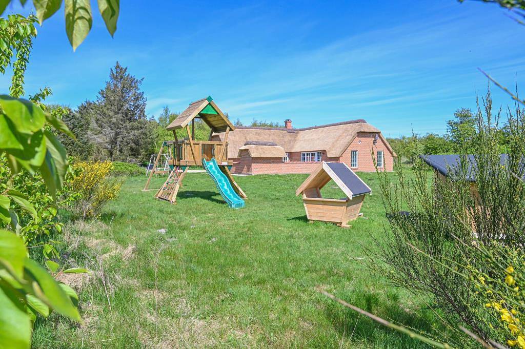 Beautiful holiday home with swimming pool, sauna, jacuzzi and 3 bathrooms in Ulfborg, Nissum Fjord