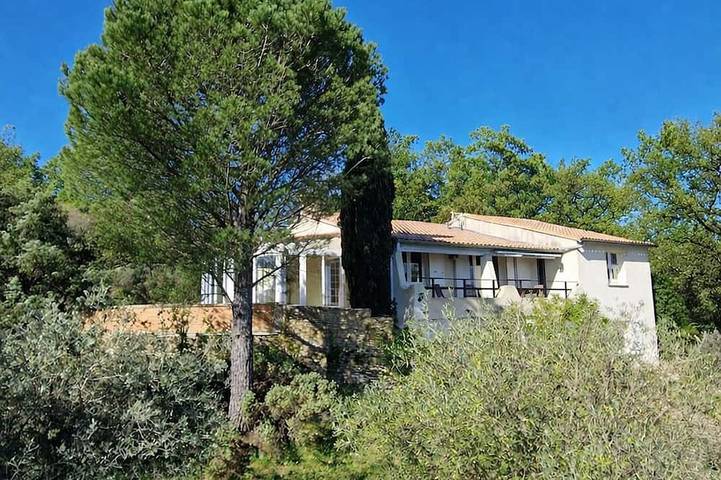 Location de vacances pour 6 personnes, avec jardin, animaux acceptés à Salazac