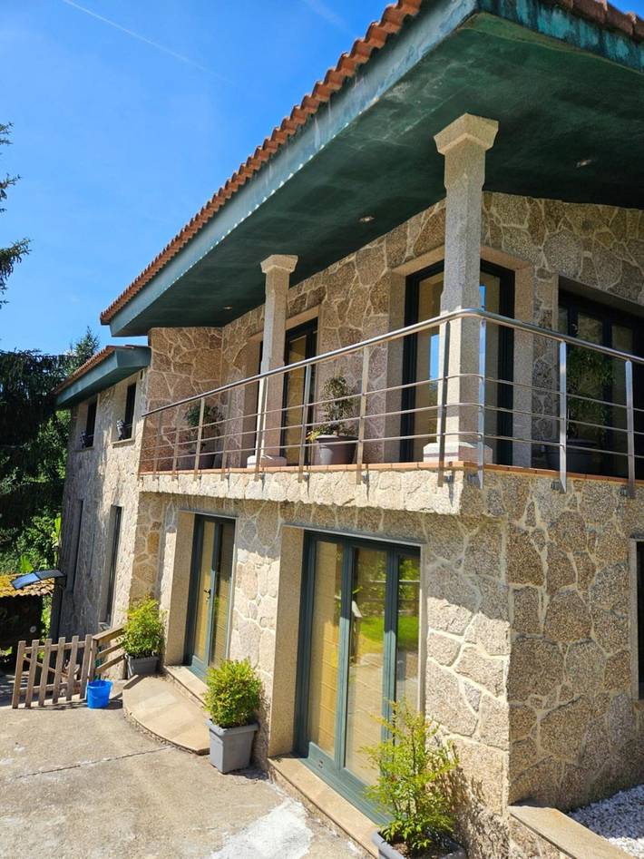 Ferienhaus 'La Masía' mit Bergblick, saisonalem Pool und Wlan in Ponteareas, Pontevedra Provinz