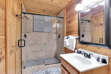 Log Cabin for 6 Guests in Sevierville, Sevier County, Picture 3