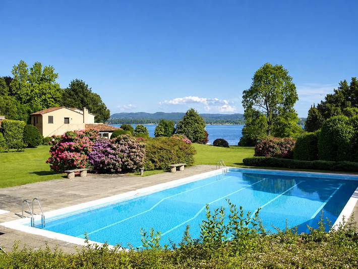 Ferienwohnung für 4 Personen, mit Terrasse und Garten sowie Kinderpool und Seeblick