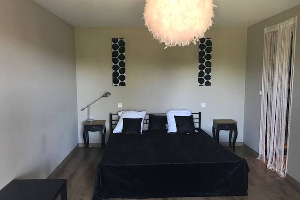 Calificación de 5 estrellas, villa de 4 camas, amplio espacio al aire libre, casita de piscina y hermosa garde in Carpentras, Parque natural regional del Mont Ventoux