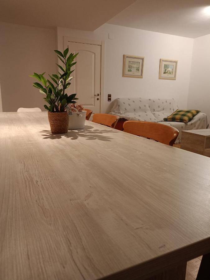 Apartamento para 8 personas, con Balcón además de Terraza y Vistas en Tremp