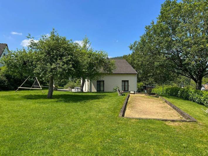 Location de vacances pour 8 personnes, avec jardin et vue à Hotton