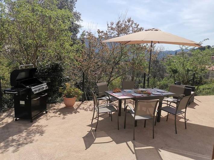 Gîte pour 6 personnes, avec jardin et vue à Levie