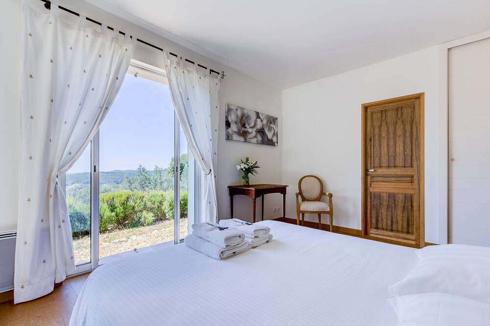 Large Villa with heated pool and stunning views set among olive trees in Callas, Draguignan region