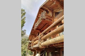 Chalet pour 12 personnes, avec vue et terrasse, animaux acceptés à Allos
