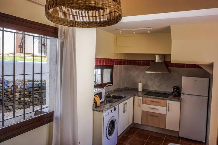 Casa rural para 6 personas, con Terraza además de Jardín y Piscina en El Ronquillo - 3