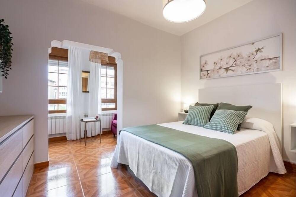 Ganze Wohnung, Apto Isalba - apartment in central Llanes, Northern Spain | 5 guests in Llanes, Costa Verde (Spanien)