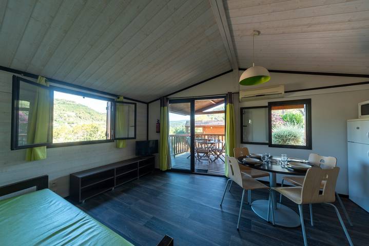 Location de vacances pour 6 personnes, avec jardin et terrasse ainsi que sauna et piscine à Solliès-Toucas - 3