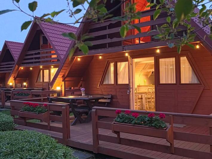 Domek letniskowy dla 4 osób, z Jacuzzi i Taras oraz Ogród i Sauna w Dźwirzyno