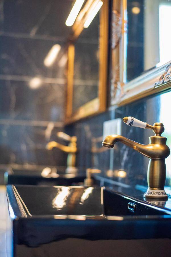 Gîte pour 2 personnes, avec jardin ainsi que piscine et jacuzzi à Lugon-et-l'Île-du-Carnay - 4