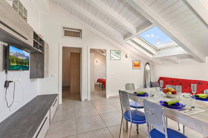 Appartamento intero, Casa Elisa - Sea Front Apartment with Balcony in Ceriale, Riviera di Ponente