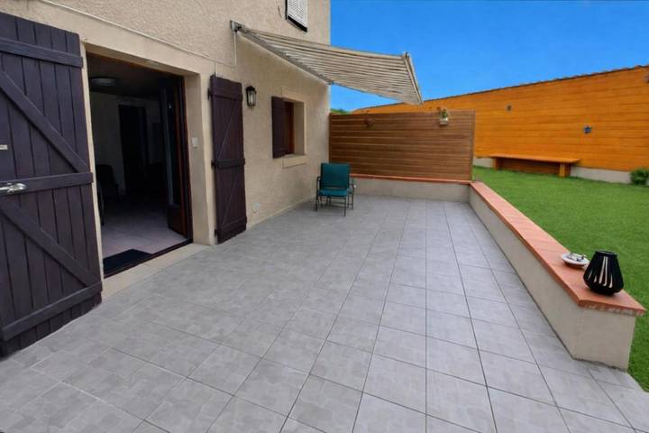 Appartement de vacances pour 2 personnes, avec jardin ainsi que piscine et vue