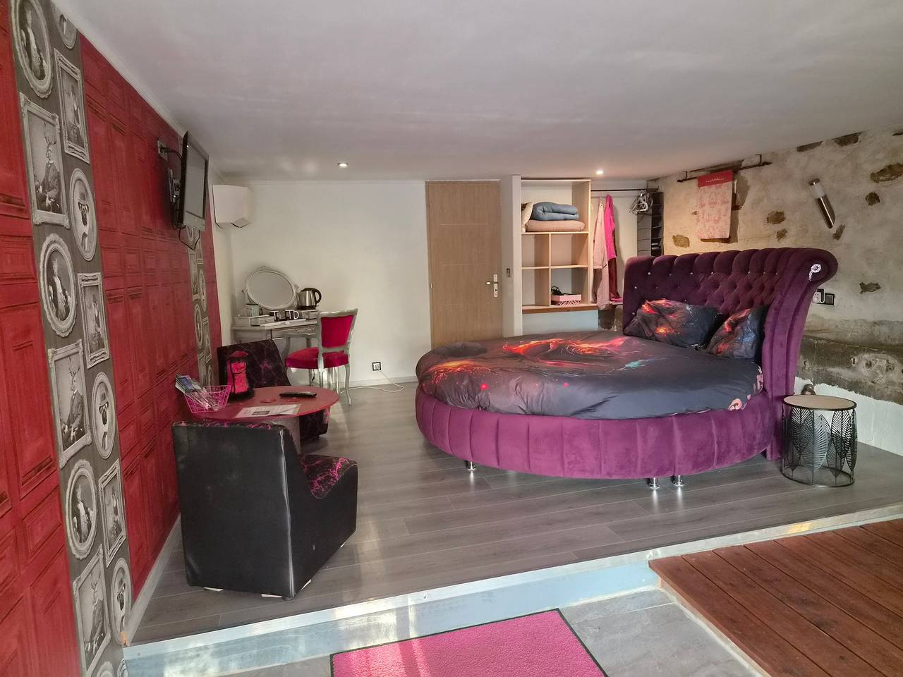 Chambre d’hôtes « Chambre des Délices » avec terrasse privée, Wi-Fi et climatisation in Ars-les-Favets, Puy-de-Dôme