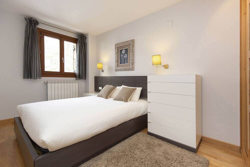 Entire apartment, Mendizalea by Bevalle in Formigal (Ski), Sallent de Gállego
