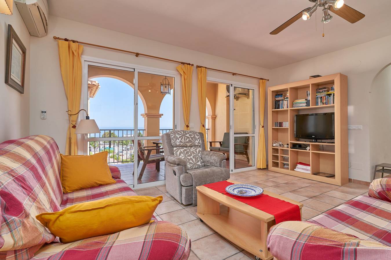 Entire apartment, Apartment 'Luxury Carabeo 2000 2-3' with Sea Views, Pool, Terrace & Wi-Fi in Playa Carabeo, Nerja