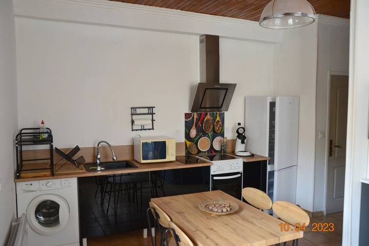 Gîte pour 22 personnes, avec terrasse à La Cresse - 2