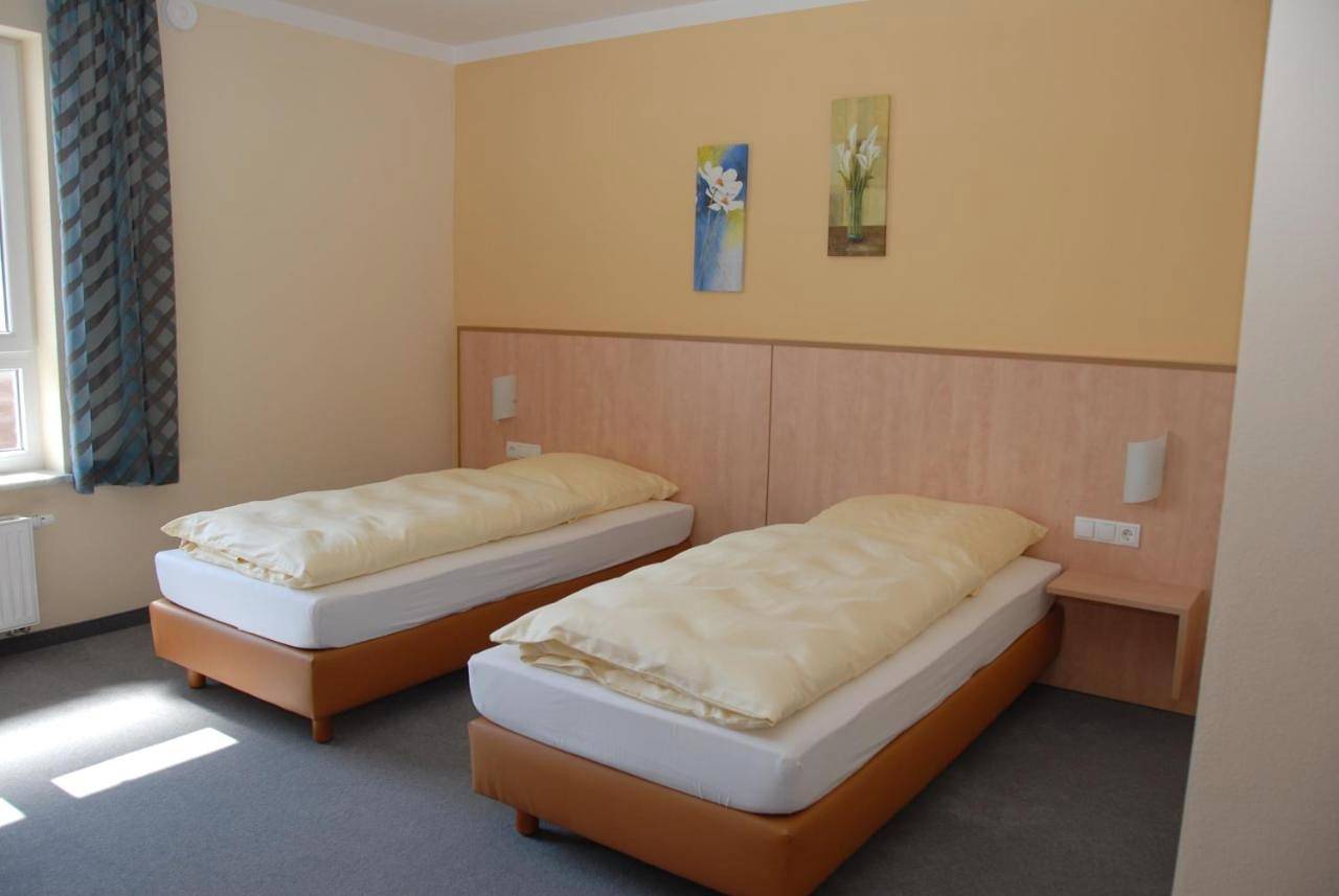 Single Room with Bathroom in Eggenfelden, Ostbayern