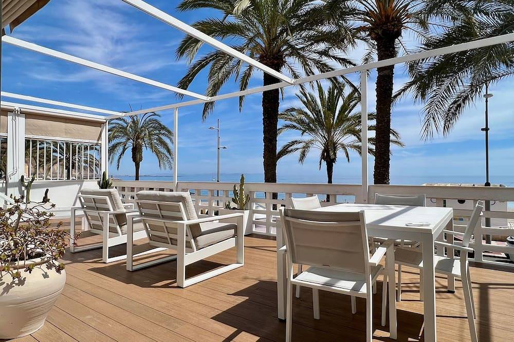 Entire apartment, Modern and Bright Apartment in front of the sea! in Aguadulce, Roquetas de Mar
