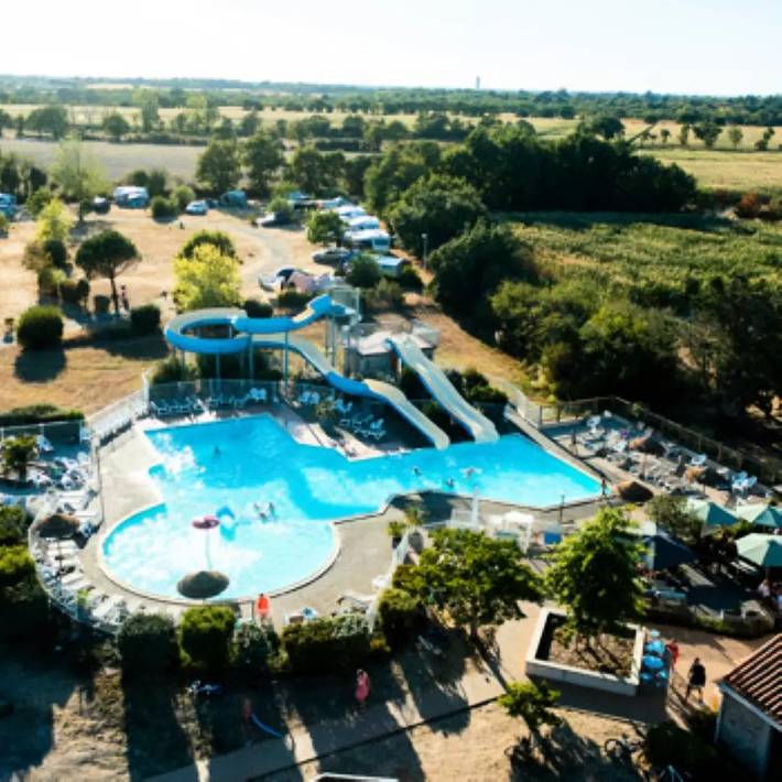 Camping pour 4 personnes, avec terrasse à Coëx