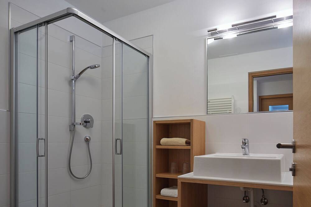 Ganze Wohnung, Apartments Schwarzlehen Idyllische Auszeit mit Bio-Pool inmitten grüner Natur in Naturns, Ortleralpen