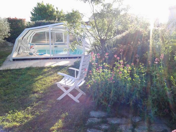 Gîte pour 4 personnes, avec terrasse et piscine