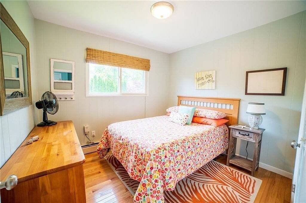 Perfect family rental steps to little beach and boat launch - Central A/C! in Narragansett, Washington County (RI)