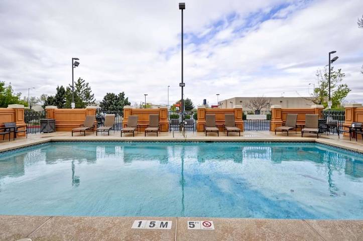 Apartamento para 4 personas, con piscina, Se admiten mascotas en Albuquerque