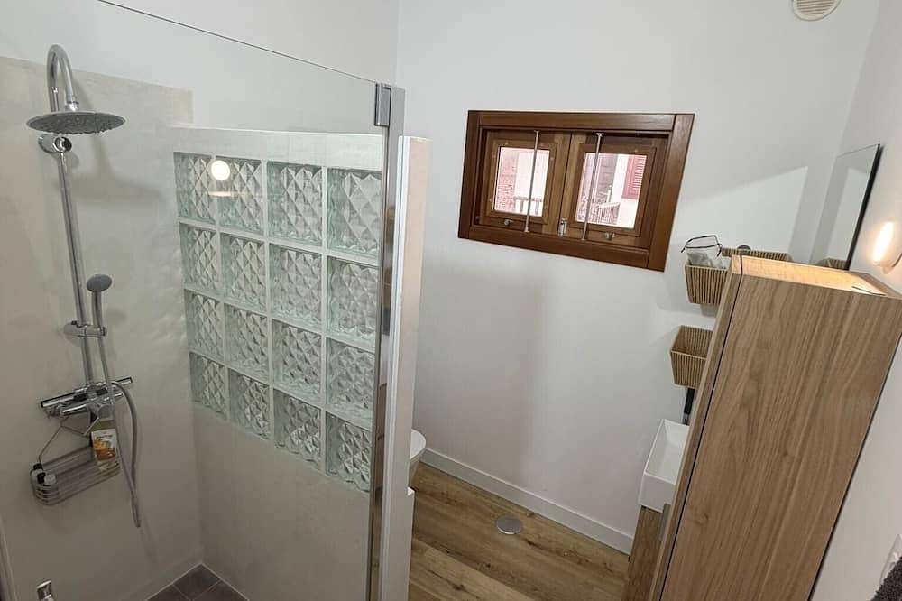 Entire apartment, Vacation Apartment 'Rayo Verde' with Sea View, Shared Terrace and Wi-Fi in Punta del Hidalgo, San Cristóbal de La Laguna