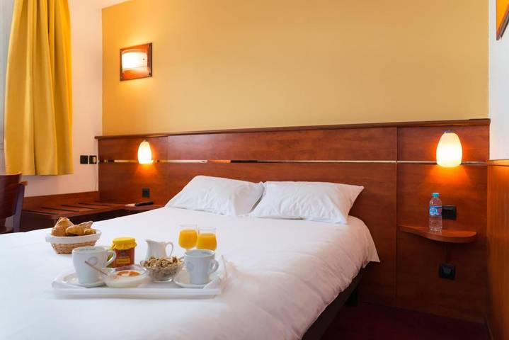 Hôtel pour 2 personnes, avec Terrasse et Jardin à Cesson-Sévigné - 2