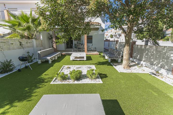 Holiday home for 6 people, with terrace and garden, with pets in Nerja