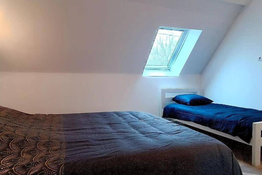 Appartement entier, One-Bedroom Apartment in Lesches, Seine-et-Marne