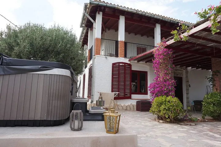 Gîte pour 6 personnes, avec jardin et terrasse - 1