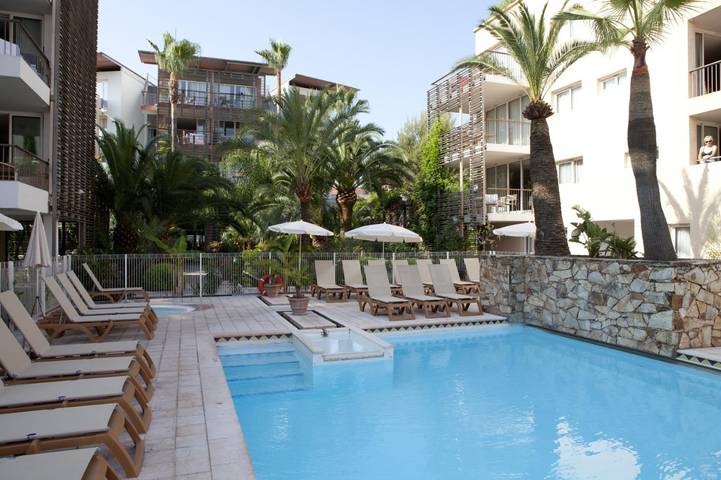 Ferienwohnung für 4 Personen, mit Balkon und Pool in Antibes - 2