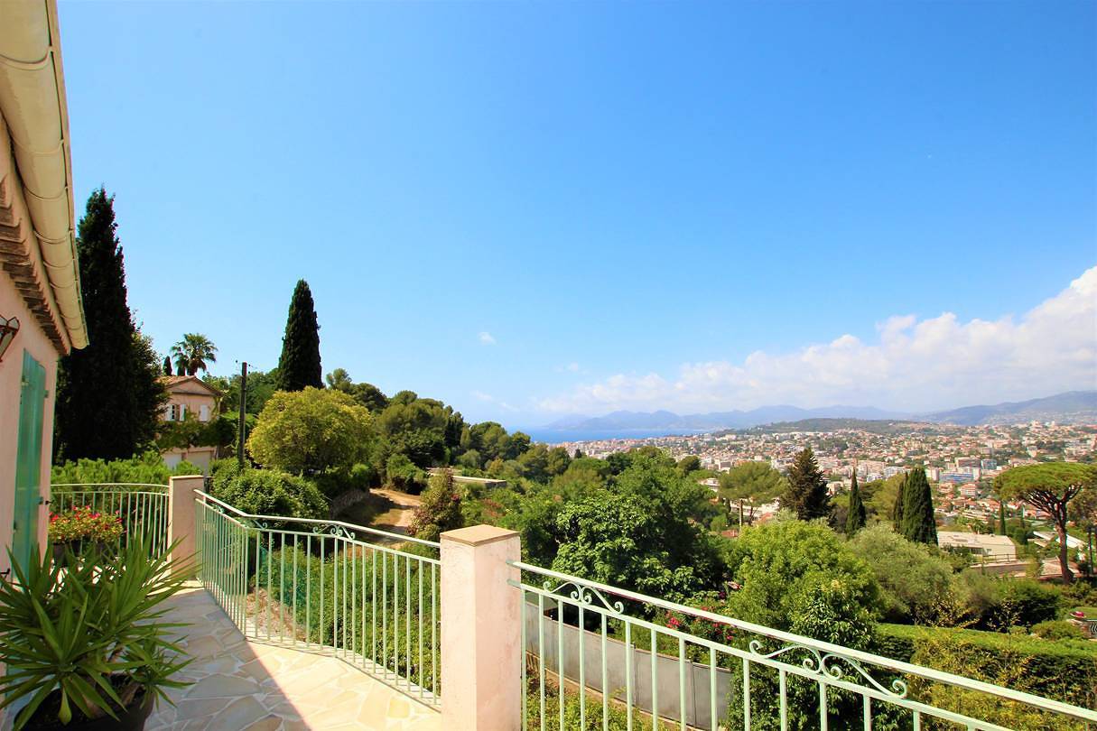 Ganze Ferienwohnung, Sea View Villa with Pool & Garden – Le Cannet, 3 kilometre from Cannes in Le Cannet, Mittelmeerküste (Frankreich)