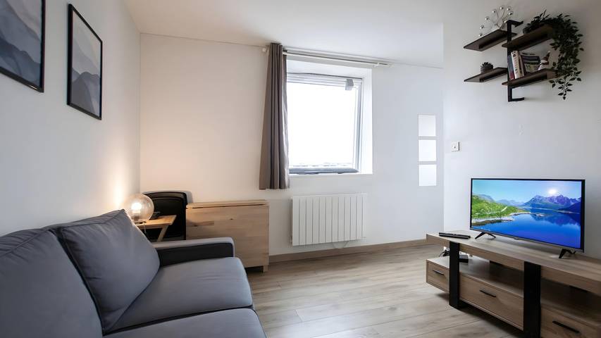 Entire apartment, T2 Calme proche de la citadelle in Arras, Arras region