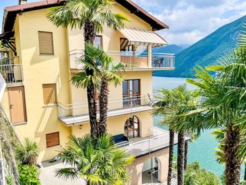 Ferienwohnung für 6 Personen, mit Seeblick und Balkon sowie Garten, mit Haustier am Luganersee