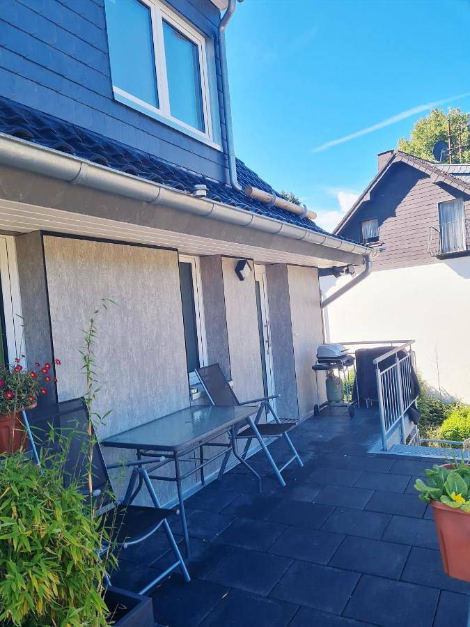 Ferienwohnung für 4 Personen, mit Balkon und Terrasse sowie Seeblick und Ausblick in Einruhr