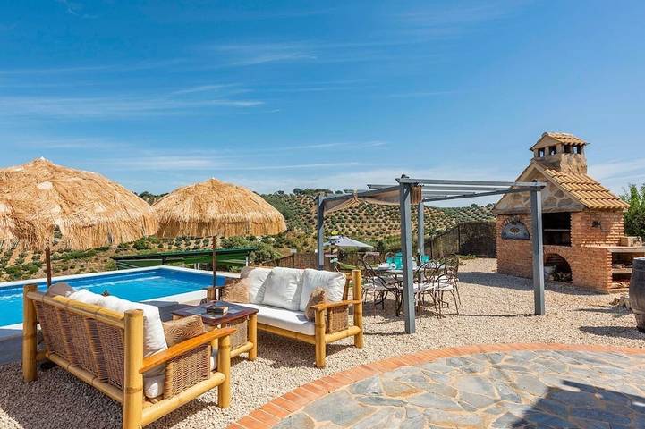 Casa rural para 6 personas, con jacuzzi y jardín en Algarinejo