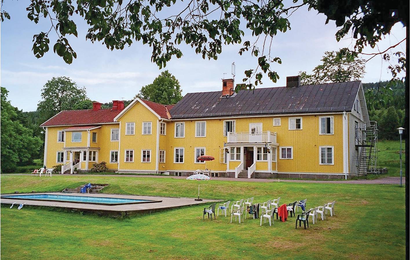 Hus för 54 Personer, med pool samt trädgård och terass