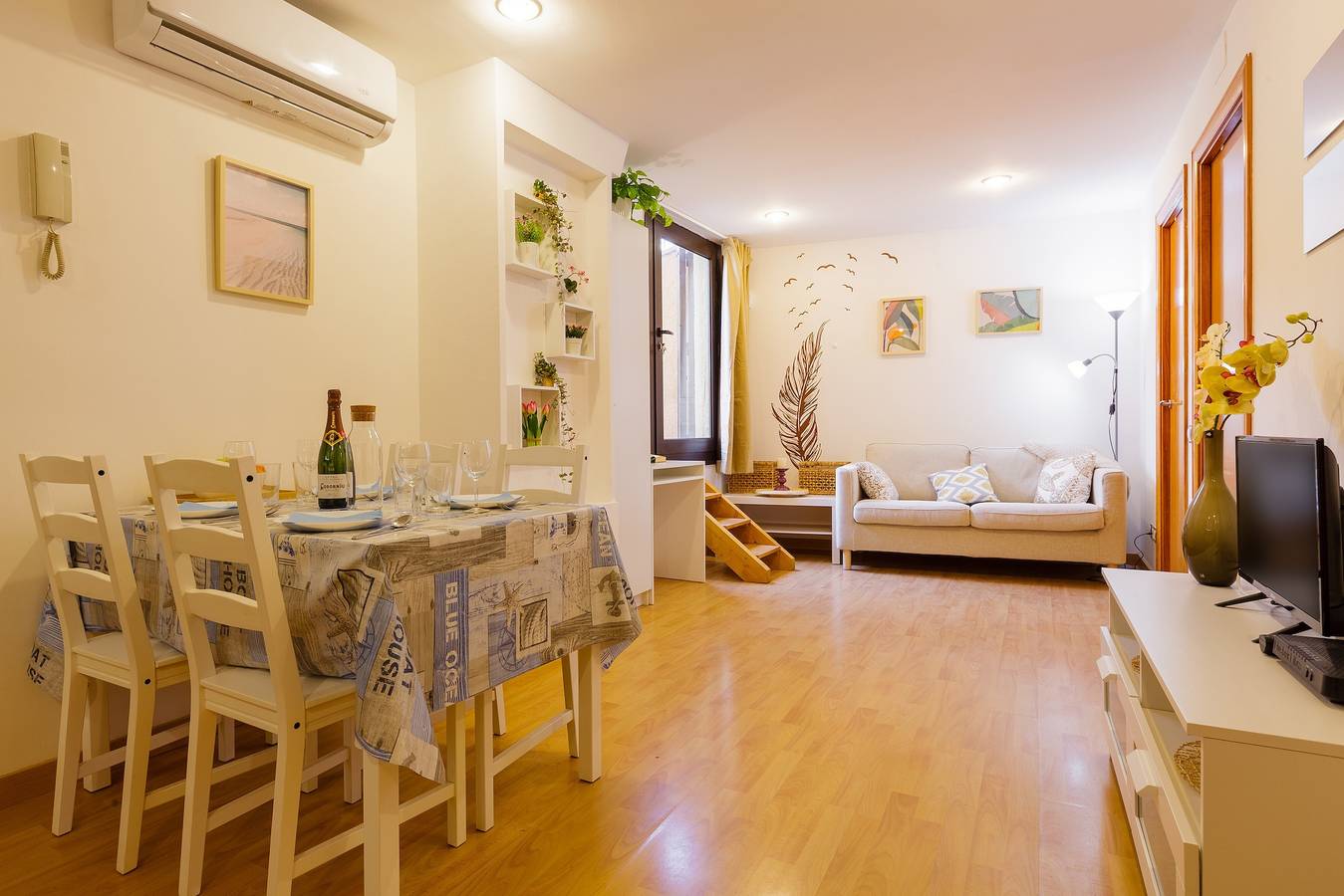Apartamento entero, Apartamento 'Sauc Beach' con terraza privada, Wi-Fi y aire acondicionado in Canet de Mar, Costa del Maresme