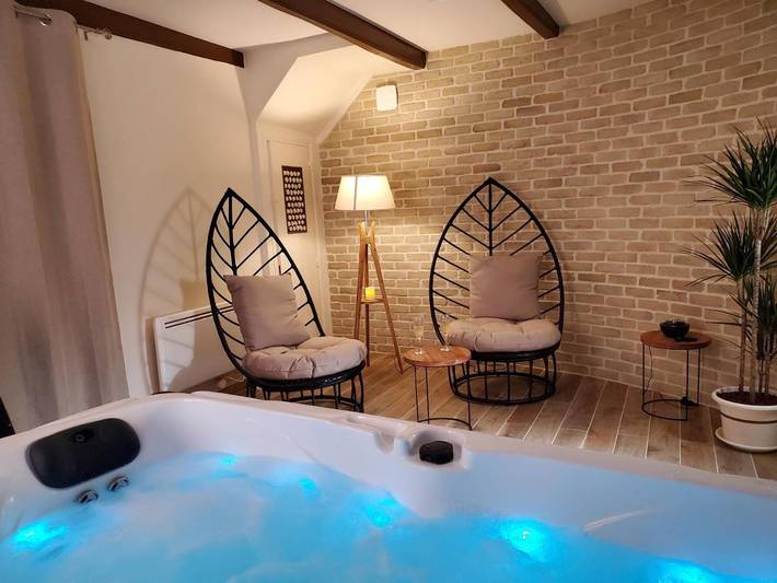 Gîte pour 2 personnes, avec jacuzzi dans Flaviac