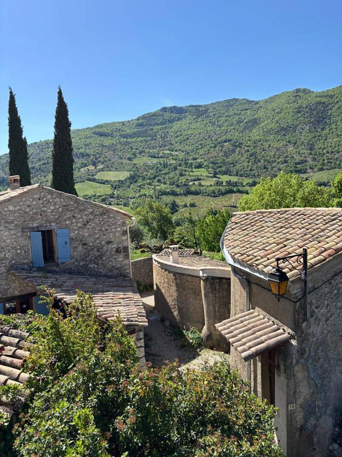 Location de vacances pour 3 personnes, avec vue et balcon à La Roche-sur-le-Buis - 3