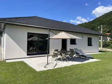 Gîte pour 4 personnes, avec jardin et terrasse dans l' Isère