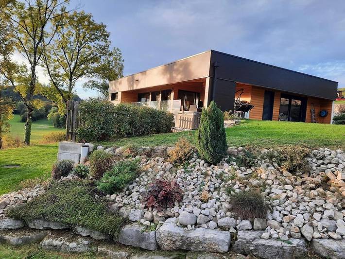 Gîte pour 8 personnes, avec vue et jardin, animaux acceptés à Entre-deux-Monts