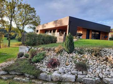 Gîte pour 8 personnes, avec vue et terrasse, animaux acceptés à Entre-deux-Monts