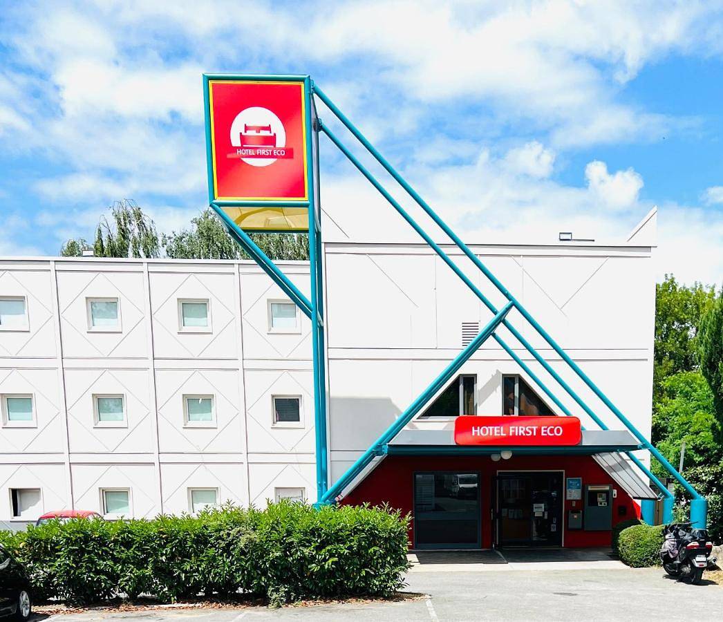 Hotel First Eco Savigny Villemoisson Centre Commercial Carrefour in Épinay-sur-Orge, Essonne
