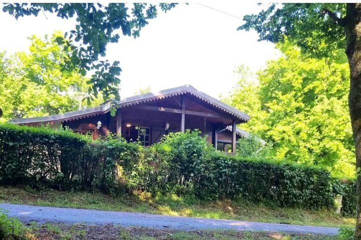 Gîte pour 5 personnes, avec balcon et jardin dans Lac de Chaumeçon