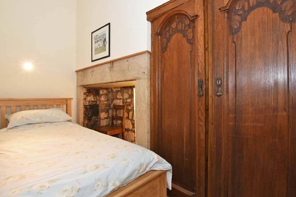 Riverbank Cottage, pet friendly, with open fire in Alnmouth in Alnmouth, Northumberland